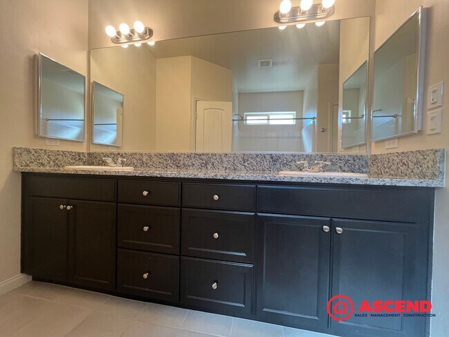 Building Photo - Stunning 4 Bedroom Home In The Southwest!