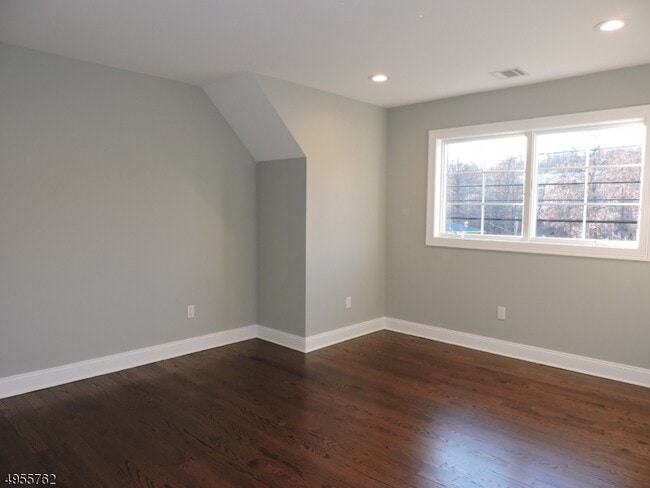 Bedroom 2 - 9 Main Rd