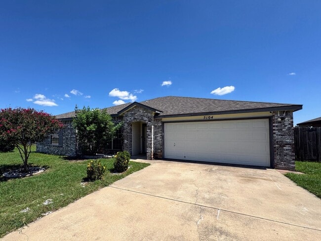 Primary Photo - 5104 Bridle Dr