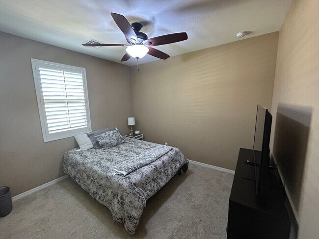 Building Photo - 15747 W Shaw Butte Dr