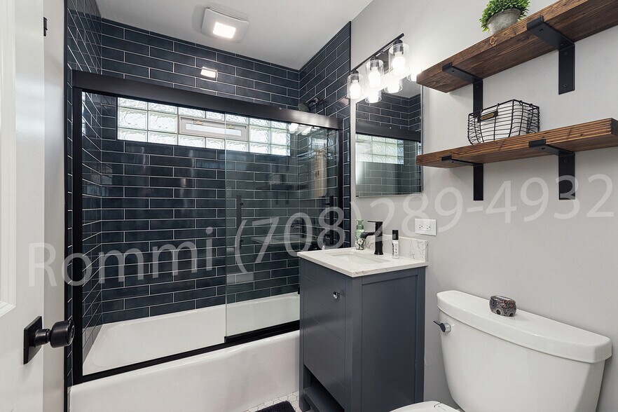 Bathroom - 7528 Catalpa Ave