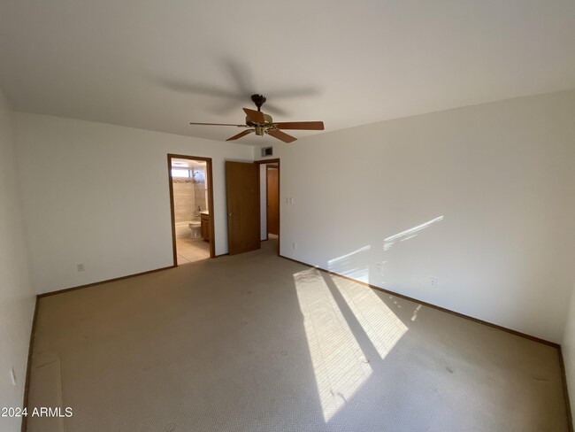 Building Photo - 821 E Redondo Dr