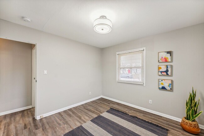 Building Photo - 4554 Moraine Ave