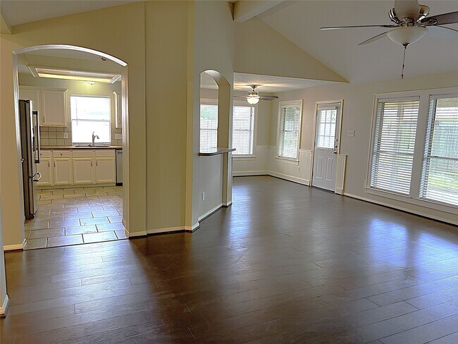 Building Photo - 4910 Linden Pl