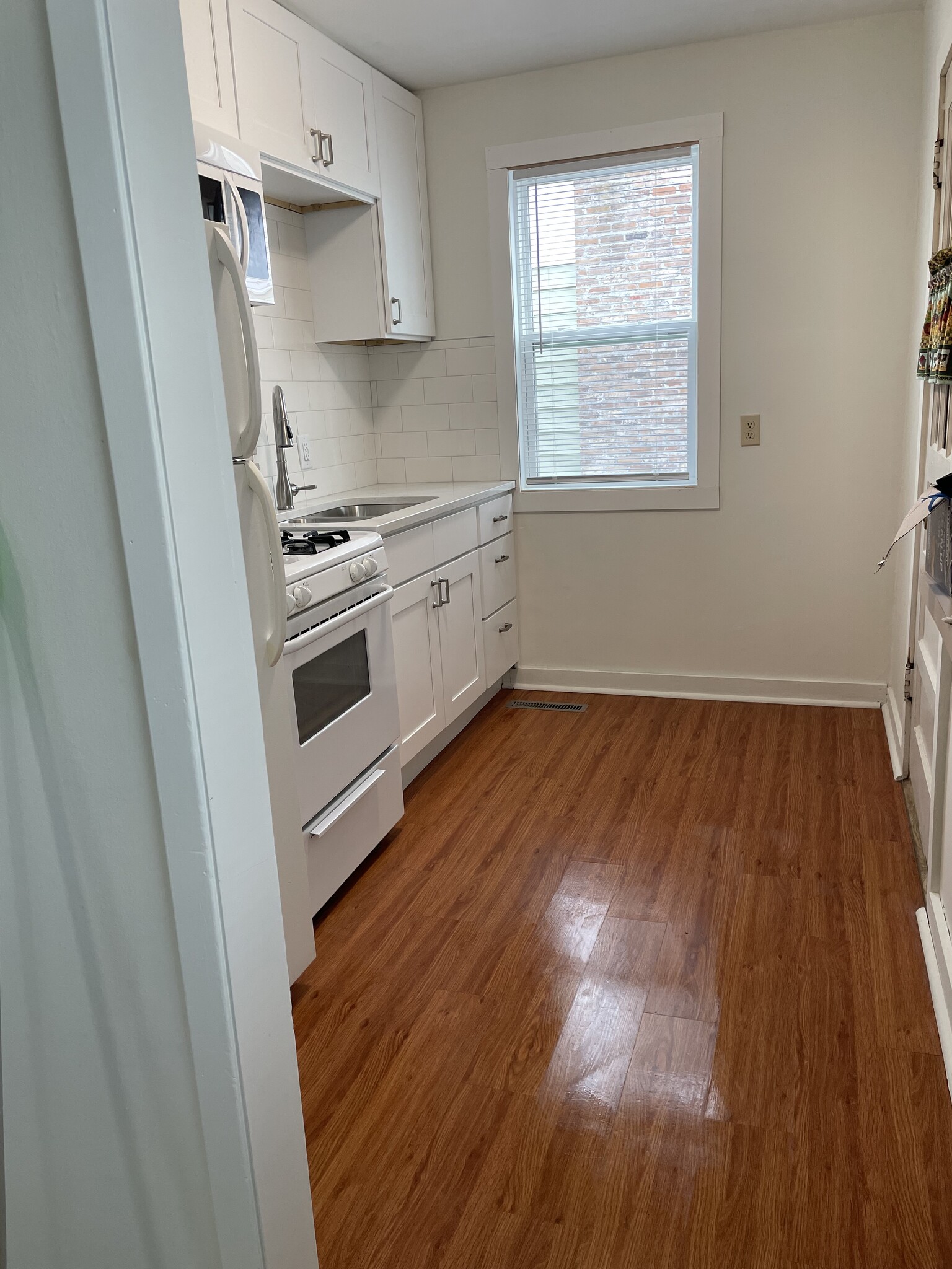 Newly remodeled kitchen - 124 Glenview Ave