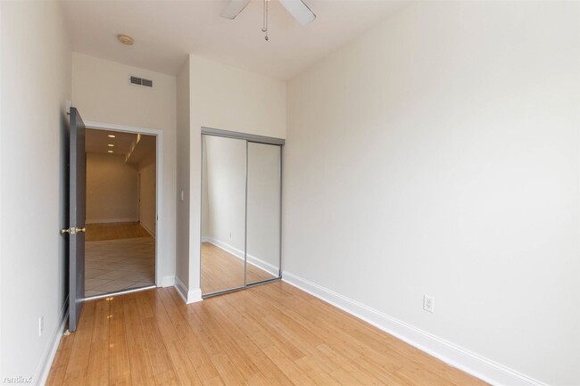 Building Photo - 3 br, 2 bath Triplex - 1619 DIAMOND ST Unit B