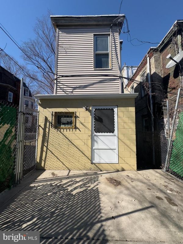 Building Photo - 262 Apsley St