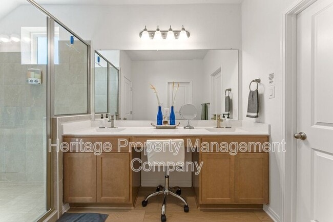 Building Photo - 2119 Hofstaat