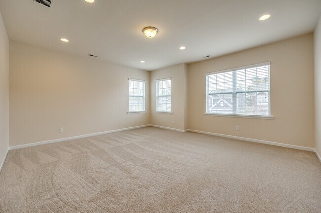 Building Photo - "Spacious 4-Bedroom Retreat with 3 Full Ba...