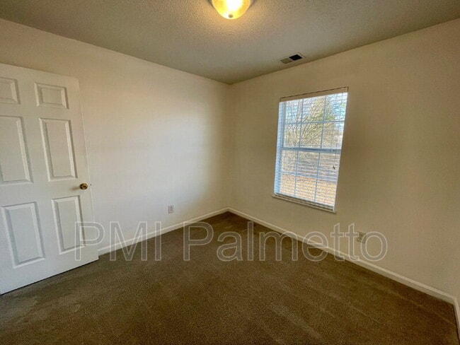 Building Photo - 944 Schofield Ln