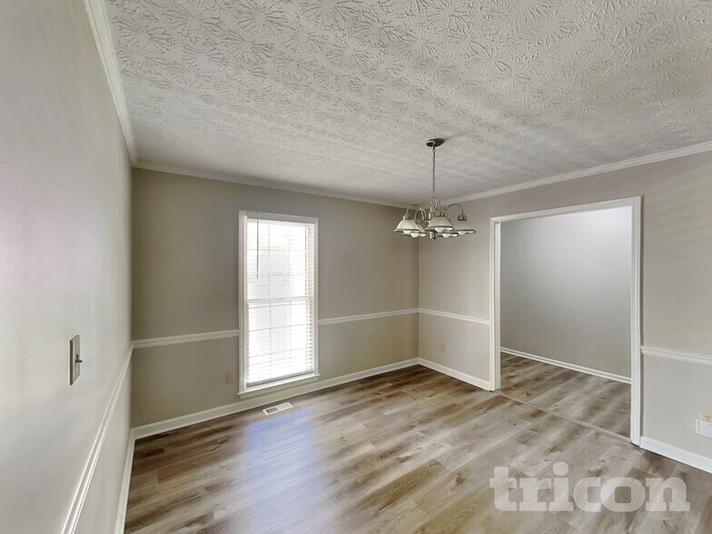 Building Photo - 555 N Oakland Cir