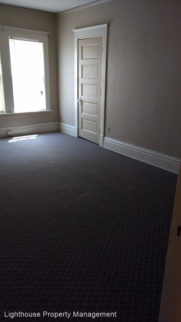 Building Photo - 231 Lyon St NE