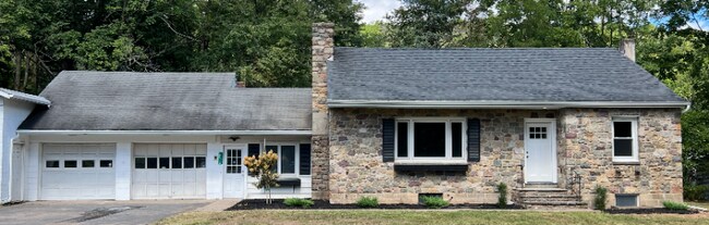 Building Photo - 2013 Howells Ln