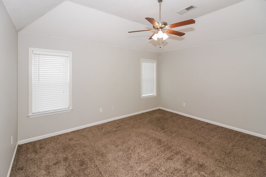 Building Photo - 40 Sweet Leaf Ln