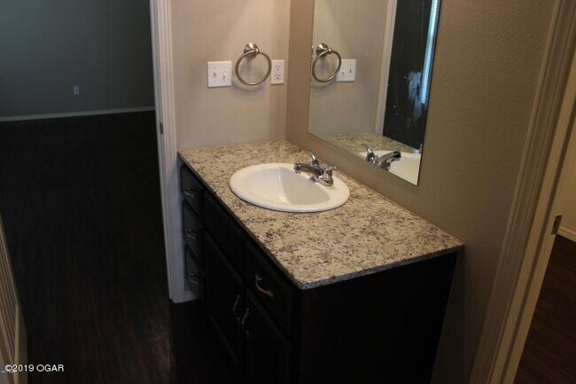 Building Photo - 5046 Raintree Cir