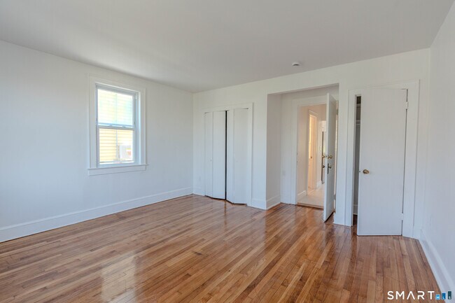 Building Photo - 2 Maplewood Terrace