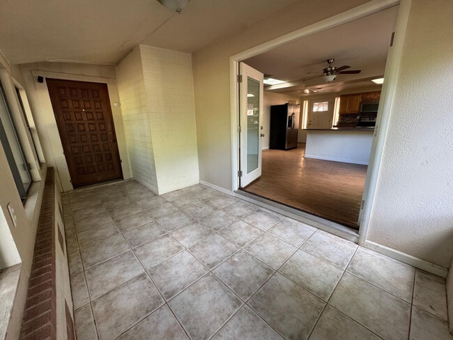 Building Photo - 67 E Goddard Ln