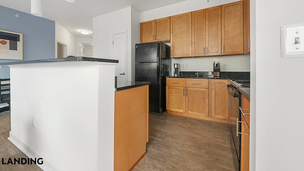 Building Photo - 909 Mansion Dr