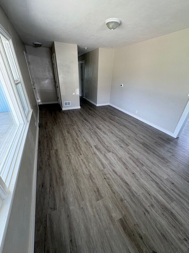 Building Photo - 1745 Sager Ave