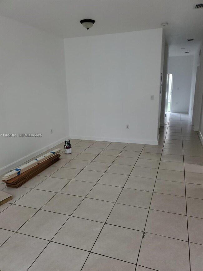 Building Photo - 1666 SE 27th Ct