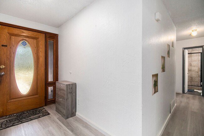 Building Photo - This charming home in Carrollton, Texas, i...