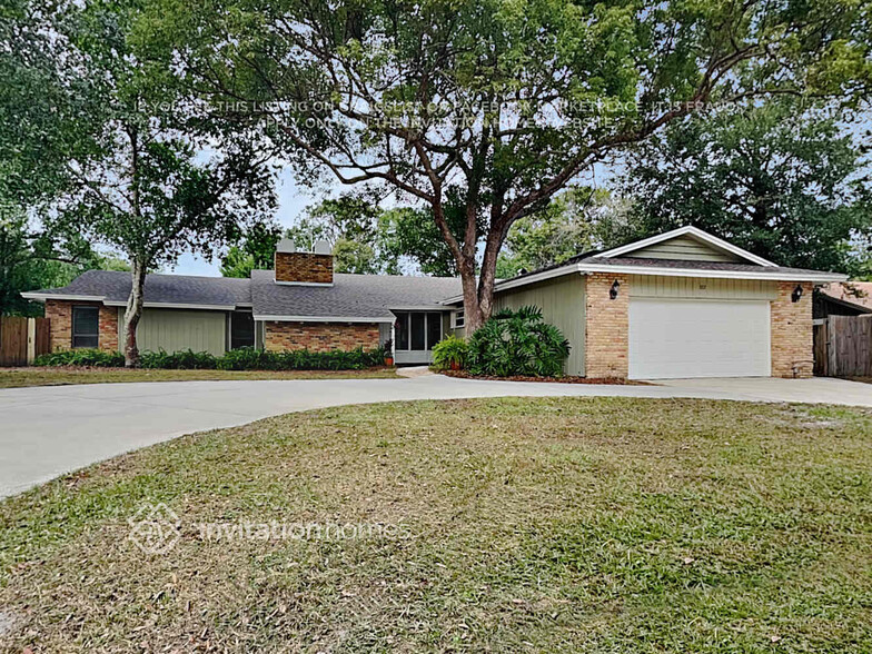 Primary Photo - 322 W Hornbeam Dr