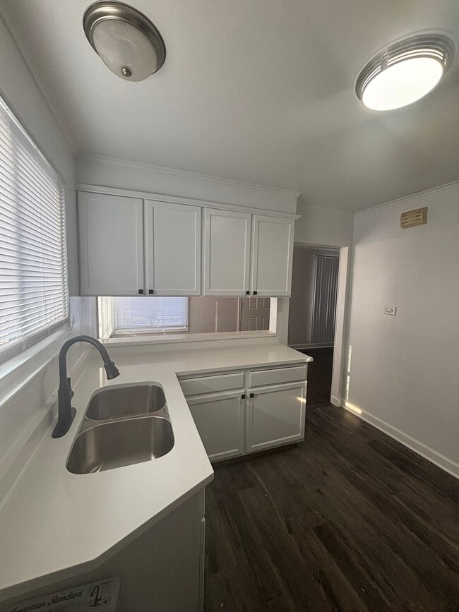 Building Photo - 14311 Woodlawn Ave