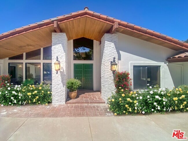 Building Photo - 5109 Lakeview Canyon Rd