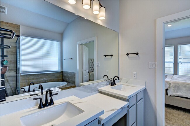 Building Photo - 10631 Hidden Rock Dr