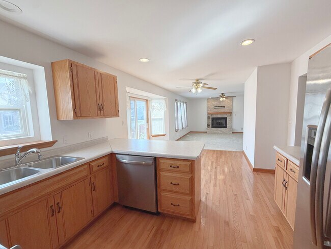Building Photo - 1278 Knolls Ave S