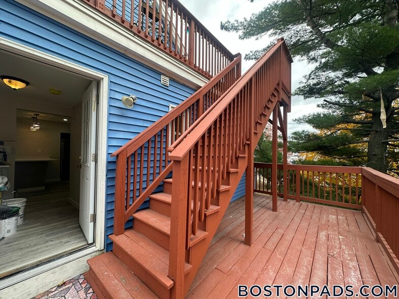 Building Photo - 13 Gladstone St