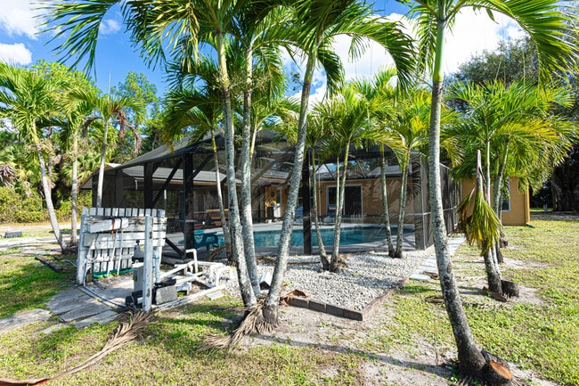 Building Photo - 169 Armadillo Way