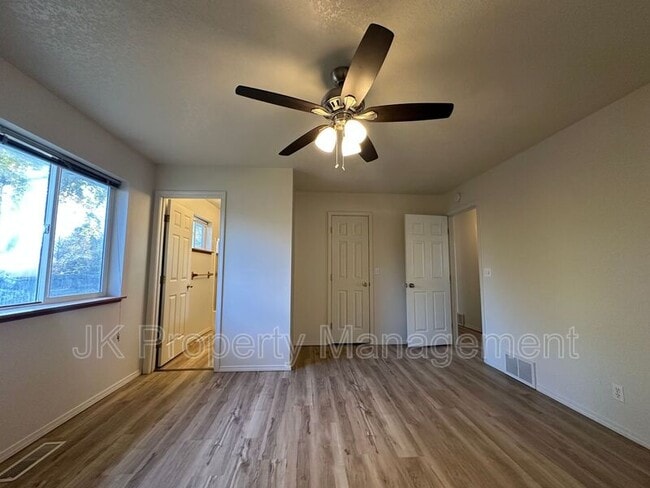 Building Photo - 608 Swan Ct
