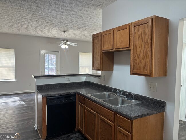 Building Photo - 6367 Ellenwood Dr