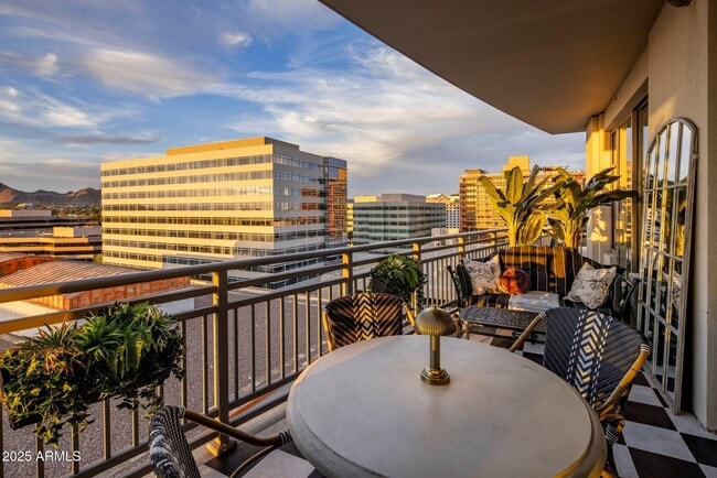 Building Photo - 2211 E Camelback Rd