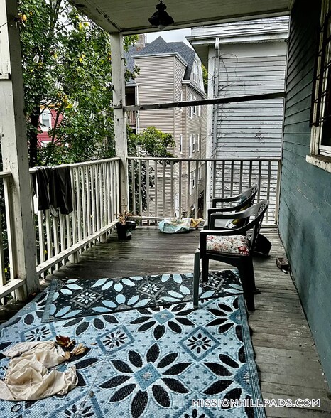 Building Photo - 10 Sachem St