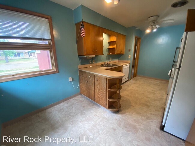 Building Photo - 2 br, 1 bath House - 1805 4th St S North Unit