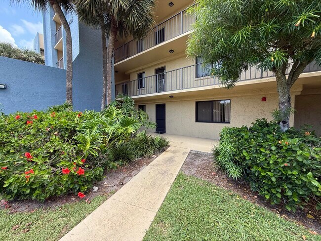 Building Photo - 2788 Tennis Club Dr