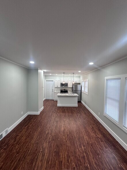 Building Photo - 302 Abell Ave