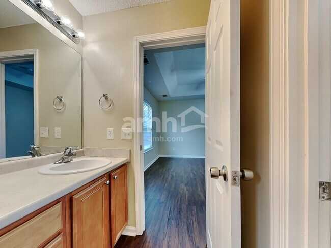 Building Photo - 112 Fox Trace