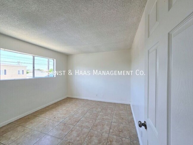 Building Photo - 1330 Walnut Ave