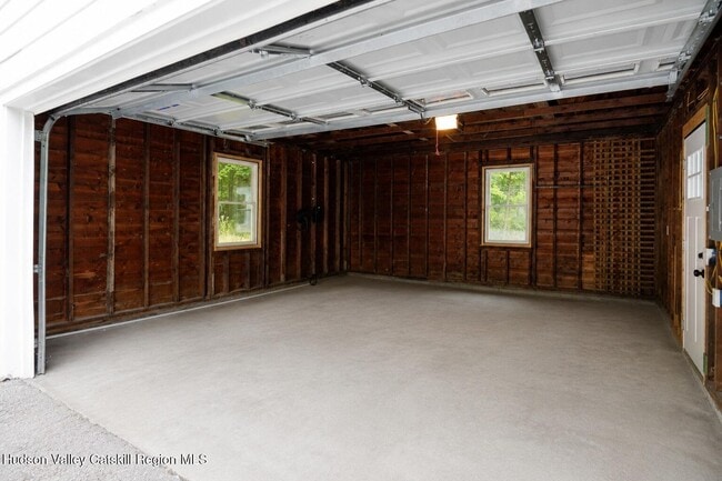 Building Photo - 490 Mill St