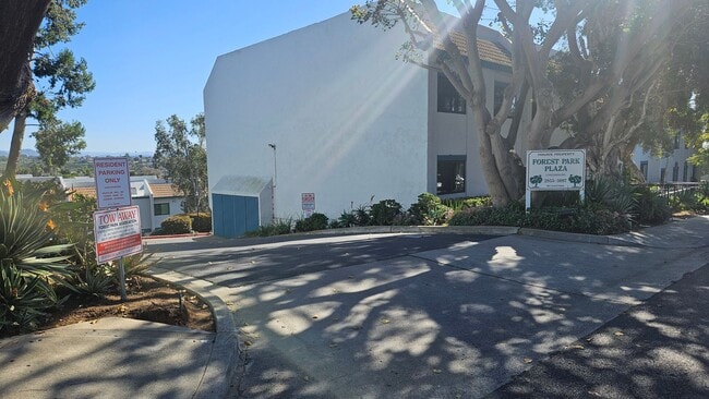 Building Photo - Beautiful 2BD 1.5BA Recently Remodeled Condo in Forest Park Plaza