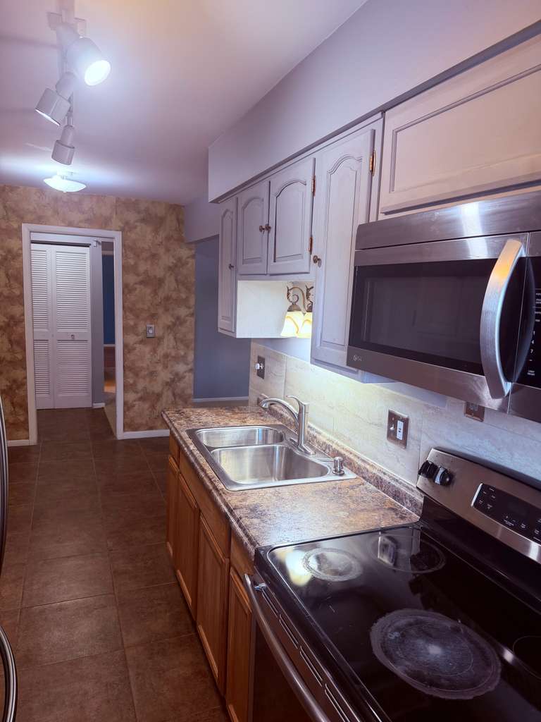 Building Photo - 1640 Washtenaw Rd