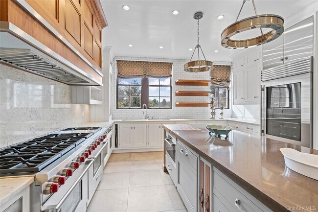 Building Photo - 393 Oyster Bay Road