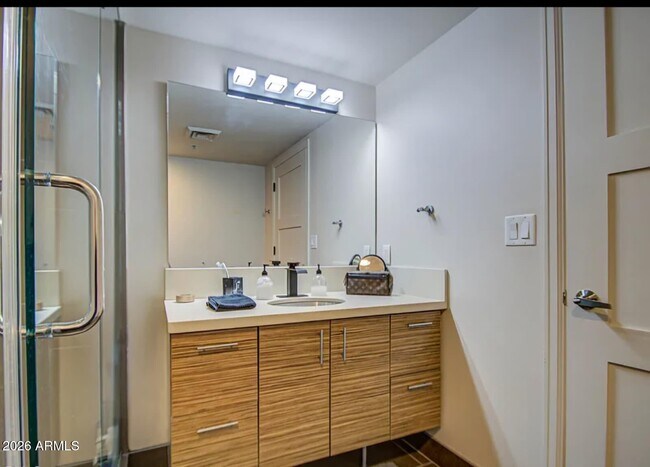 Building Photo - 535 W Thomas Rd