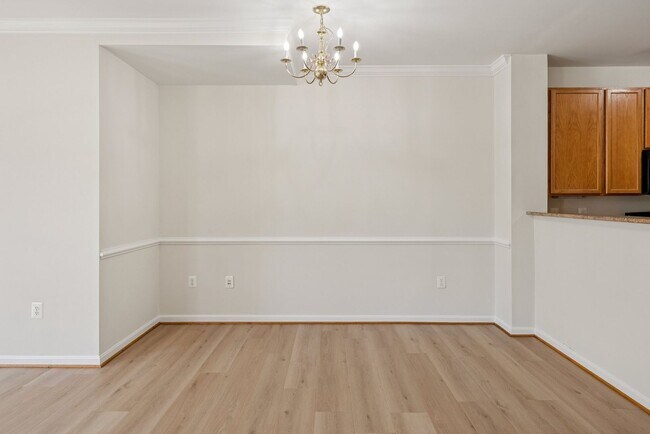 Building Photo - Beautiful End-Unit Townhome-Style Condo Ne...