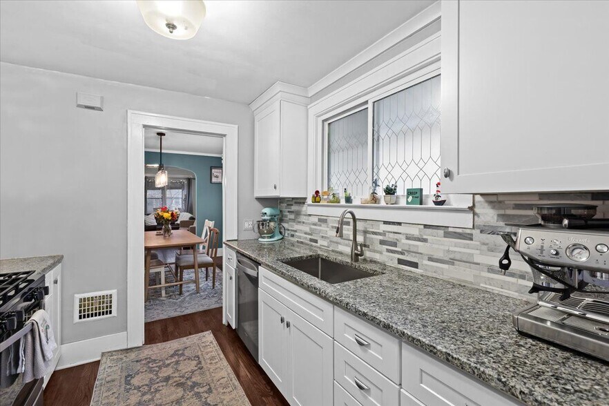 Building Photo - 575 E Lewiston Ave