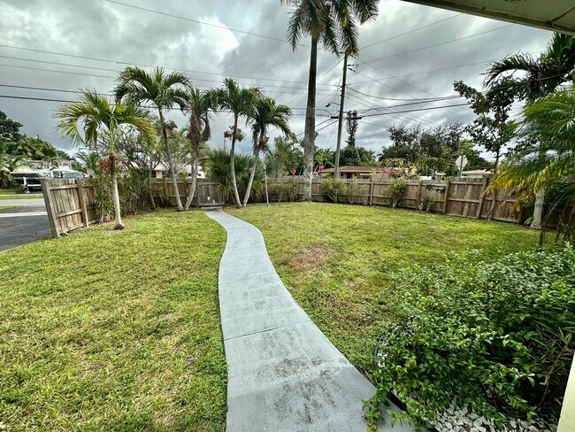 Building Photo - 2901 NW 9th Ter