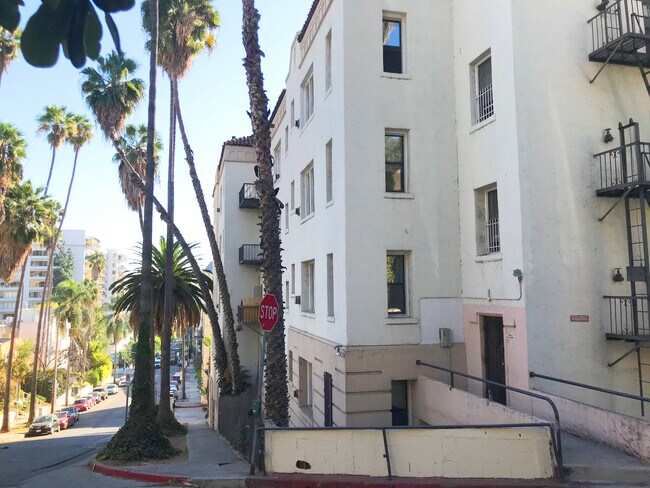 Building Photo - 1929 Whitley Ave